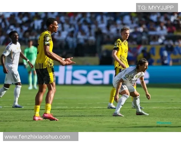 皇马与多特精彩对决比分揭晓球迷热议赛场表现与战术分析 皇马与多特精彩对决比分揭晓球迷热议赛场表现与战术分析